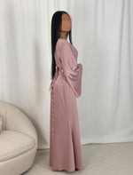 Charger l&#39;image dans la galerie, Abaya Satinada con Cinturón – Elegancia para el Eid
