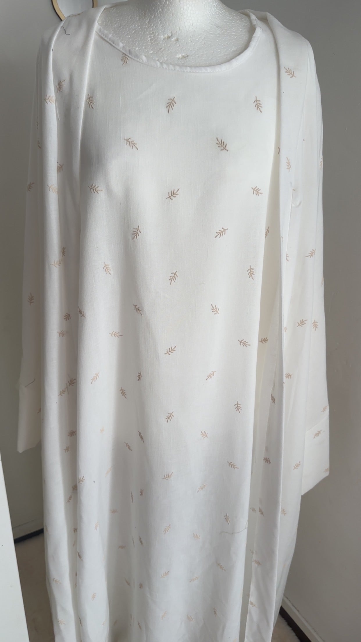 Abaya de Dos Piezas – Estilo y Frescura para el Verano