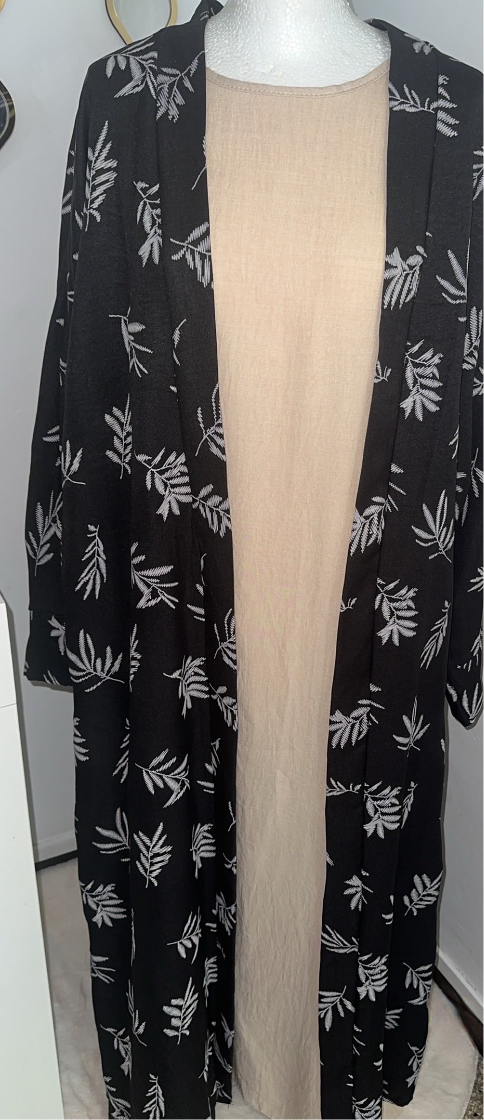 Abaya de Dos Piezas – Estilo y Frescura para el Verano