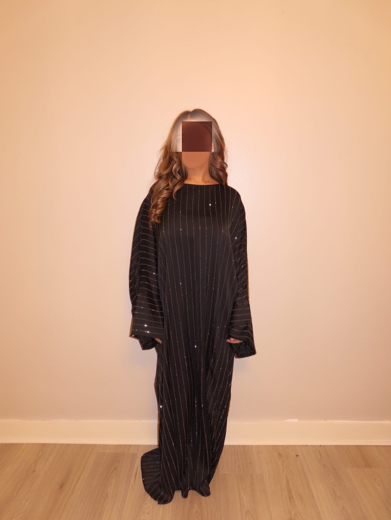 Abaya con Strass – Elegancia Brillante para el Eid