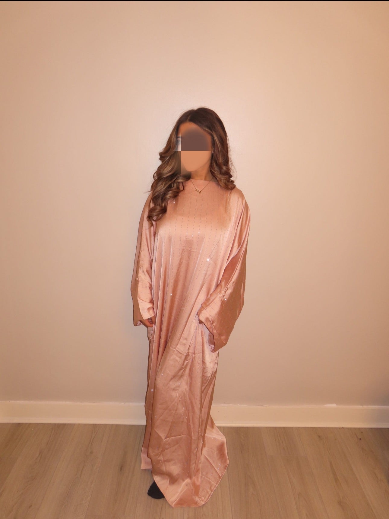 Abaya con Strass – Elegancia Brillante para el Eid