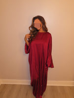 Lade das Bild in den Galerie-Viewer, Abaya con Strass – Elegancia Brillante para el Eid
